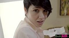 โป๊ฝรั่งสุดxxx น้องสาวเป็นทอมโชคร้าย มือติดกาวที่โต๊ะเรียกที่ชายเข้ามาช่วย แต่กลับเจอแบบนี้