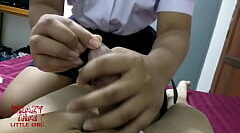 วัยรุ่นไทย18 กลับมาบ้านเจอพี่ชายนอนควยแข็งในห้อง เป็นน้องสาวที่ดีเลยชักว่าวให้