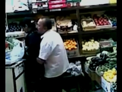 คลิปหลุดแบบถ่าย บังแก่หื่นลวนลามลูกจ้างจับเย็ดในร้าน เมียต้องกล้องไว้เกมส์เลย