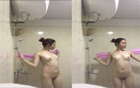 มือใหม่อยากโชว์ ตั้งกล้องอาบน้ำดูร่างกายตัวเอง ทำคลิปหลุดในเทเลแกรม