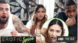 ดูบอลไม่สนใจเมียสาว May thai เลยแอบไปเพลียกับเพื่อนชายควยดำใหญ่นิโกรโม๊คควยจนแข็งแล้วแอบไปเย็ดกันในห้องครัว