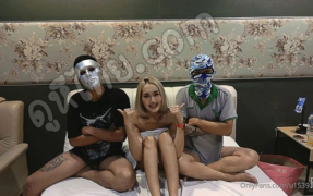 VK เจ๊ติ๊กงานนี้เด็ด ไม่มีแผ่ว เรียกเทพสองคน ช่างก่อสร้างมาเข้าโรงแรมถ่ายคลิปxxxสวิงกิ้งในโรงแรมที่ระยอง