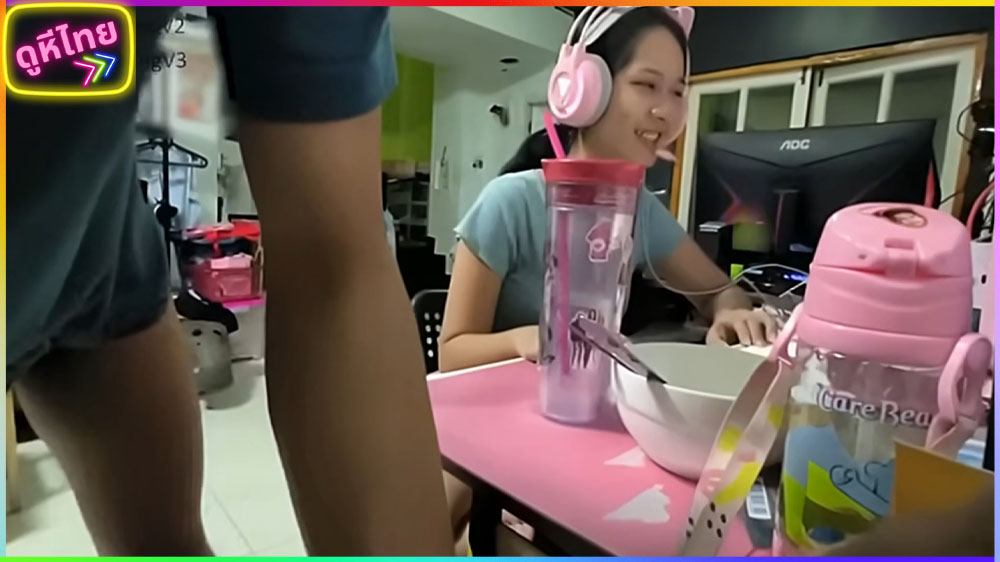 กำลังนั้งสตีมเกมส์อยู่ดีๆ ผัวดันเกิดเงี่ยน งัดควยเข้ามาเย็ดกลางไลฟ์