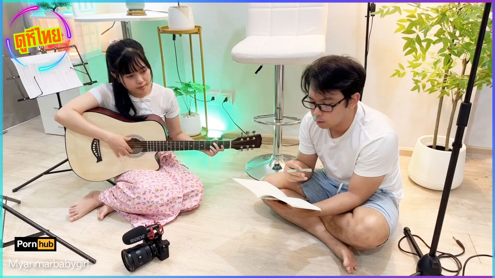 Myanmarbabygirl ครูสอนร้องเพลงถูกนักเรียนของตัวเองจับเย็ดคาผ้าถุง ฉีดน้ำควยใส่หีอวบอึ๋มๆ หีใหญ่มาก